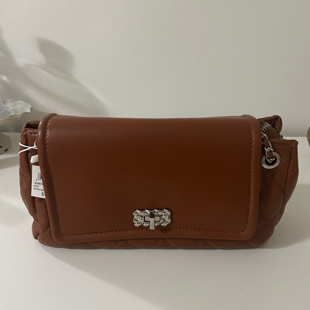 Chic Tan Leather Shoulder Bag - Picture 1 of 2
